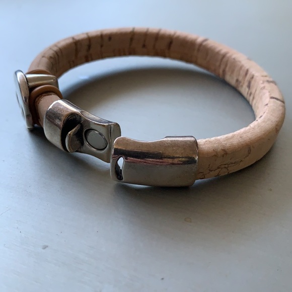 Natural cork bracelet with sterling silver skull charm - Picture 2 of 5